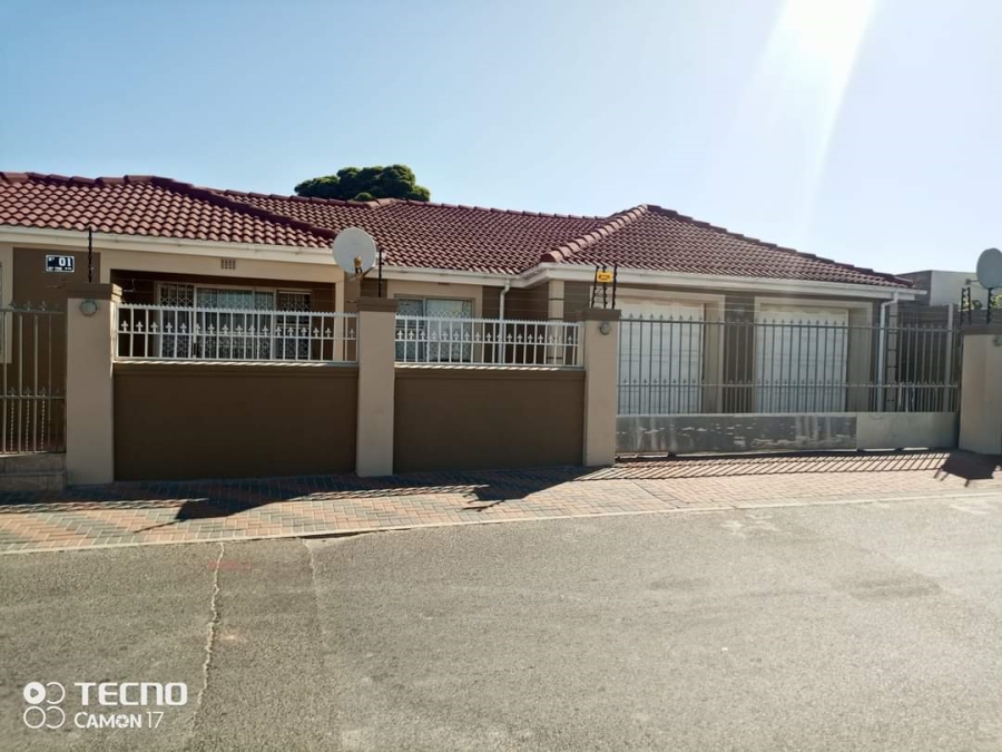 3 Bedroom Property for Sale in Electric City Western Cape